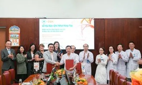 Chăm sóc sức khỏe người cao tuổi: Chuyển mạnh từ điều trị sang chủ động dự phòng