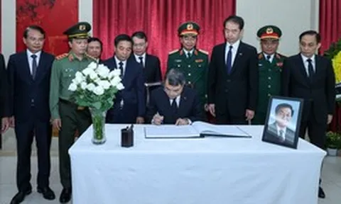 Thủ tướng Lê Minh Hưng viếng nguyên Thủ tướng Trung Quốc Chu Dung Cơ