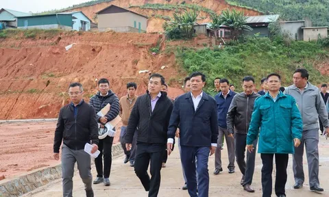 Phó Chủ tịch Lâm Đồng yêu cầu ngăn sạt lở, tuyệt đối không để xảy ra thiệt hại về người