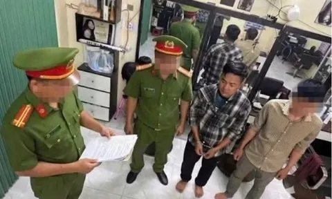 Dùng còng số 8 ép viết giấy nợ hơn nửa tỷ đồng, nhóm giang hồ bị tạm giữ hình sự
