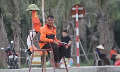 Những người thầm lặng “canh giữ” nơi biển cả: “Lá chắn” an toàn cho du khách