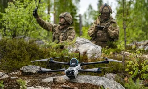 Bị drone quấy nhiễu, 2 thành viên mới nhất của NATO hành động khẩn