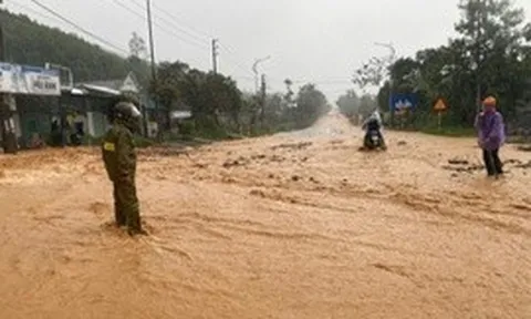 Huế, Đà Nẵng kích hoạt phương án ứng phó mưa lớn trên diện rộng
