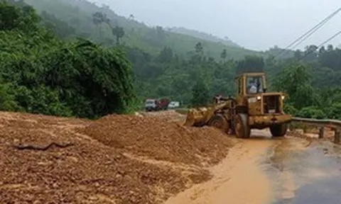 Thông xe 3 vị trí sạt lở nghiêm trọng trên đường Hồ Chí Minh qua Quảng Trị