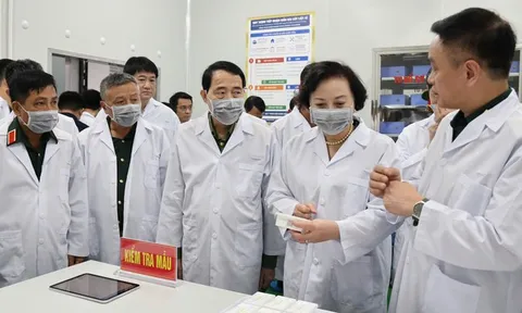 Phó Thủ tướng kiểm tra công tác giám định ADN, xác định danh tính hài cốt liệt sĩ