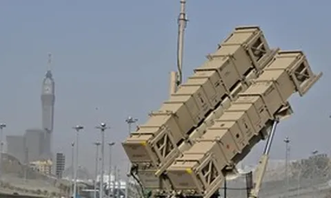 Saudi Arabia nói đã bắn hạ UAV của Houthi, tuyên bố về "lằn ranh đỏ"