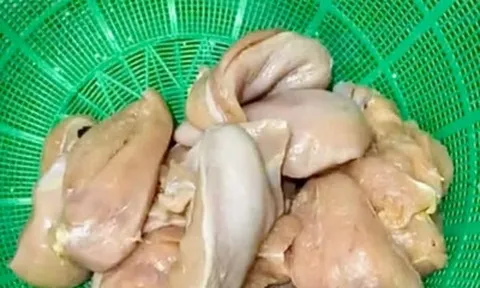 Hà Nội yêu cầu làm rõ vụ tôm ươn, thịt có mùi lạ vào trường học