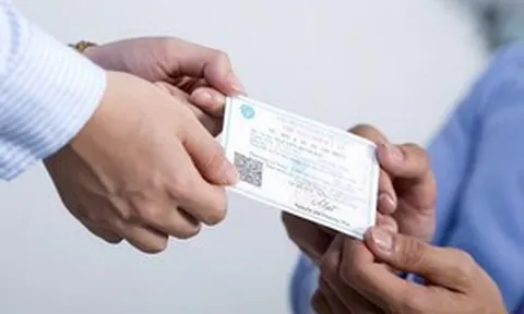 Đang hưởng lương hưu, thẻ BHYT có phải gia hạn?