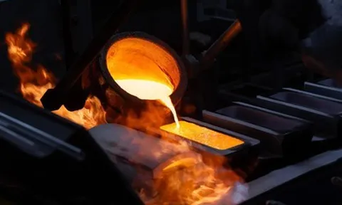 Giá dầu lao dốc khi lo ngại nguồn cung hạ nhiệt, vàng và bạc phục hồi