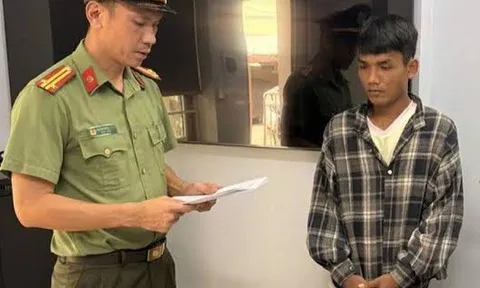 Tạm giam thanh niên mua giấy phép lái xe giả bán kiếm lời hàng triệu đồng
