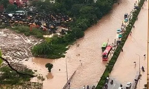 Mưa lũ gây ngập sâu, nhiều sông vượt báo động 3
