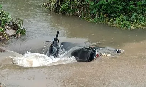Đã tìm thấy thi thể nam sinh mất tích khi đi qua đường ngập ở Hà Nội