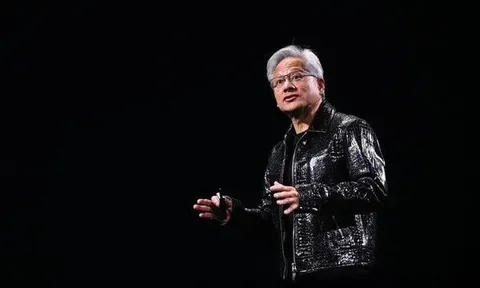 CEO Nvidia thúc giục tăng tốc cuộc đua AI, phản đối quan điểm nên “hãm phanh”
