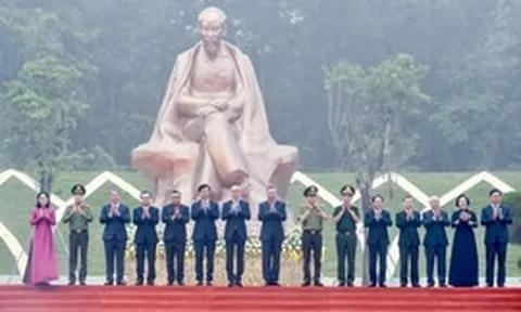 Khánh thành Tượng đài "Bác Hồ với ngày hội non sông" tại Đền Hùng