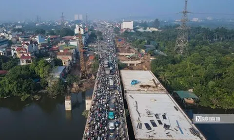 Hà Nội: Ùn tắc kéo dài hàng km trên Quốc lộ 6
