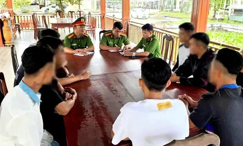 Dàn dựng clip bạo lực đăng lên mạng xã hội câu tương tác, nhóm thanh thiếu niên bị triệu tập