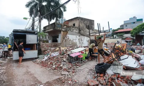 Hà Nội: Người dân phá dỡ nhà cửa, bàn giao mặt bằng làm đường nối Phạm Hùng - Lê Đức Thọ