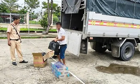 Phát hiện thứ không ngờ trong xe tải lưu thông trên tuyến Quốc lộ 80