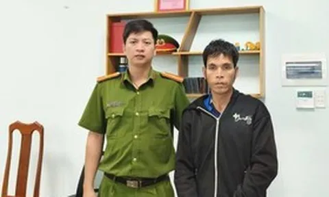 Tạm giữ hình sự đối tượng đổ xăng đốt cha ruột