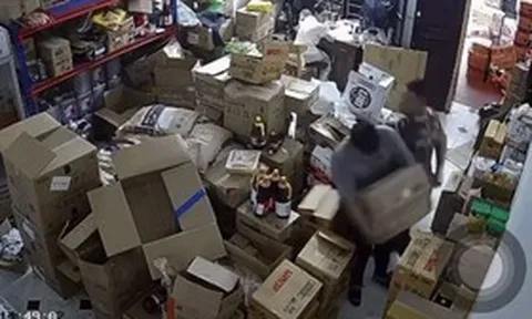 Tạm giữ đối tượng đánh người vì bị va quệt vào chân