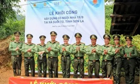 Công an Cửa khẩu Nội Bài chung tay xóa nhà tạm tại Sơn La