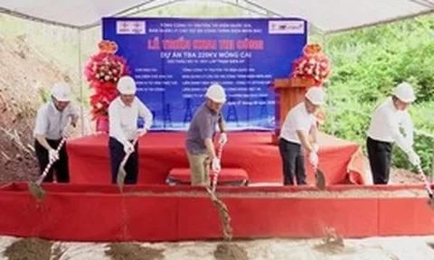 Thi công dự án tăng cường đảm bảo cung ứng điện cho thành phố Quảng Ninh