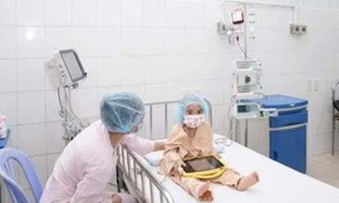 Em bé 1 tuổi rưỡi hiến tủy thành công cứu chị gái