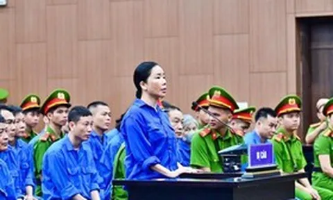 Vợ cựu Viện trưởng nhận túi quà 198 triệu đồng và nhắn “thiếu 4 tờ”