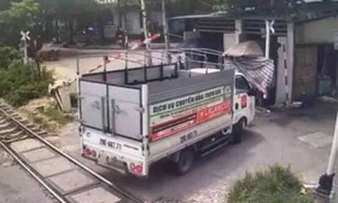 Làm hỏng cần chắn đường sắt, tài xế nhận mức phạt 25 triệu đồng