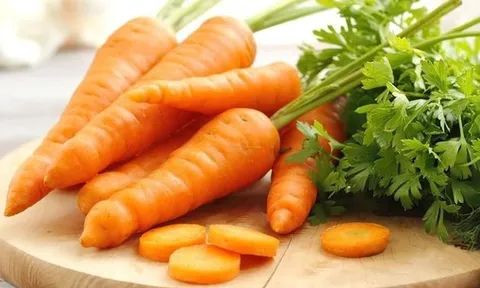 Ăn cà rốt mỗi ngày suốt 4 tháng, người phụ nữ 50 tuổi bất ngờ khi đi khám