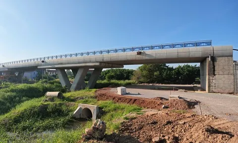 Gỡ “nút thắt” mặt bằng, dự án cầu vượt đường sắt Đồng Hới tăng tốc