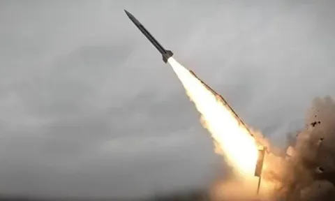 Tổng thống Zelensky xác nhận, Ukraine lần đầu sử dụng thành công tên lửa đạn đạo FP-7