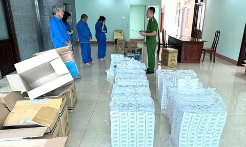 Cất giấu thứ không ngờ tại nhà, 4 người trong một gia đình bị khởi tố