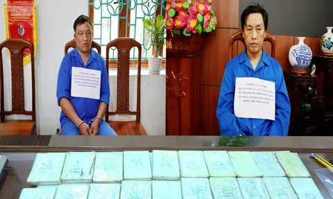 Bắt quả tang 2 người đàn ông mua bán trái phép 20 bánh heroin