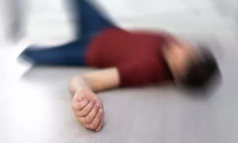 Chàng trai 24 tuổi nguy kịch vì 2 thói quen tưởng "chẳng hại gì" nhưng rất hại giới trẻ rất mê