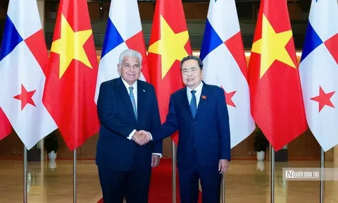 Chủ tịch Quốc hội Trần Thanh Mẫn hội kiến Tổng thống Panama