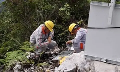 'Đi tìm sóng bằng đôi chân, xóa lõm sóng bằng những trạm phát'