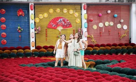Thủ đô Hà Nội vinh dự được trao 2 “Giải Oscar của ngành Du lịch”