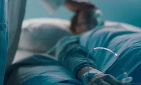Người đàn ông 56 tuổi suýt tử vong vì tắm theo cách "vạn người mê"
