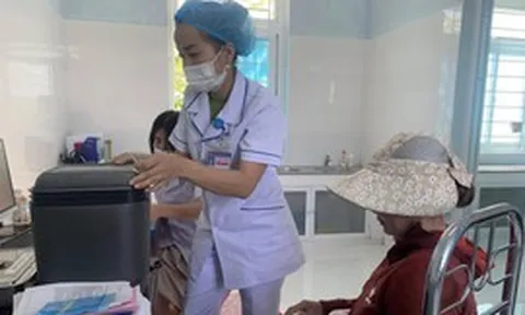 Nâng chính sách đãi ngộ, củng cố nguồn nhân lực y tế