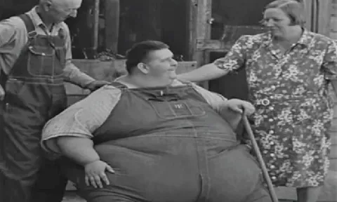 Chân dung người béo nhất lịch sử thế giới: Ông đã sống như thế nào với cân nặng 635 kg?