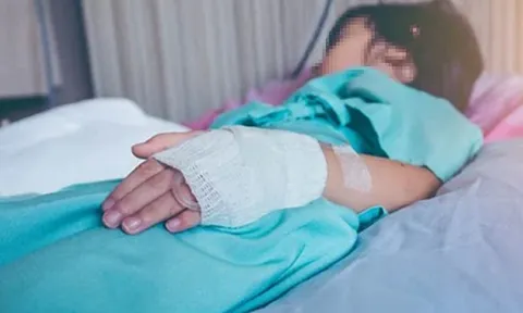 Bé gái 4 tuổi mắt thâm tím như "gấu trúc", bác sĩ cảnh báo bệnh nguy hiểm khiến mẹ bật khóc vì bỏ qua dấu hiệu quen thuộc
