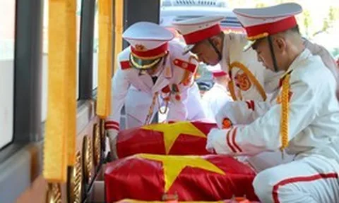 Tp.HCM mời người dân cầm hoa trắng tiễn đưa hài cốt liệt sĩ về nơi an nghỉ cuối cùng