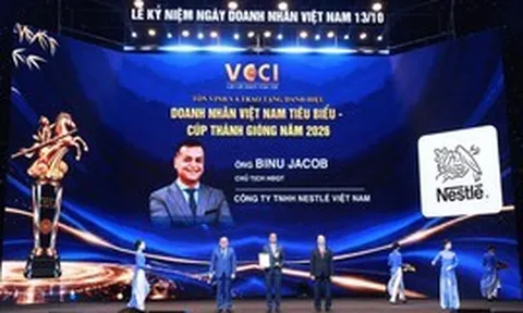 Nhận Cúp Thánh Gióng 2026, Tổng Giám đốc Nestlé Việt Nam cam kết thúc đẩy phát triển bền vững