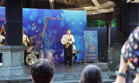 Jazz bên phố đi bộ hồ Gươm kết nối tình yêu, văn hóa Hà Nội với du khách quốc tế