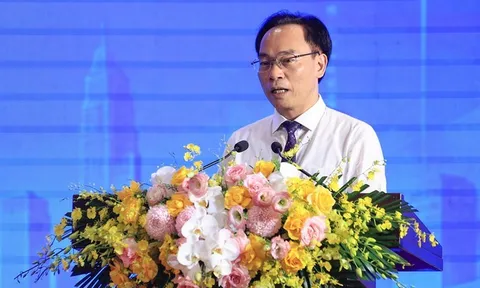 Bộ trưởng Bộ GD&ĐT cảnh báo nguy cơ người trẻ bị thui chột tư duy vì AI