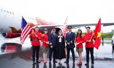 Tiếp viên Vietjet mang sắc màu Việt Nam đến New York