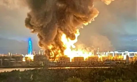 Cảng dầu ở St. Petersburg bị tập kích, ông Zelensky nói Nga mở 76 cuộc tấn công vào Ukraine trong một tuần