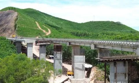 Khẩn trương điều chuyển nhà thầu không đủ năng lực thi công mở rộng cao tốc Cam Lộ - La Sơn
