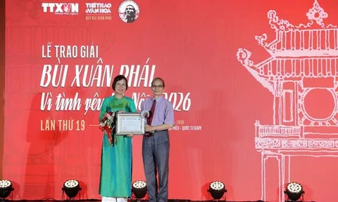 Nhà thơ Bằng Việt nhận Giải thưởng Lớn tại lễ trao giải Bùi Xuân Phái - Vì tình yêu Hà Nội năm 2026